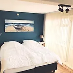 Fijne Vakantiehuizen 50 Mtr Van Het Strand